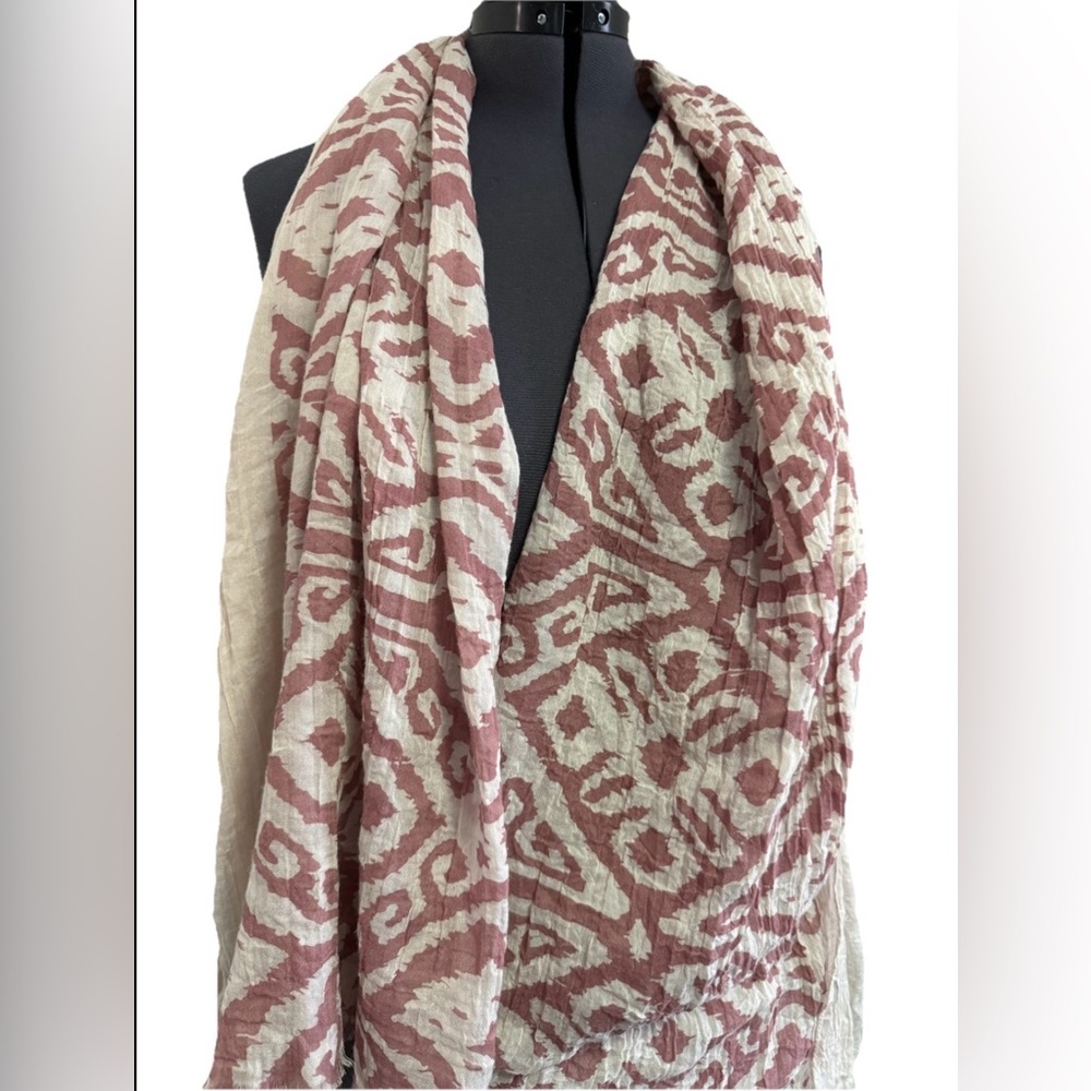 Bohemian Cream and Mauve Lightweight Patterned Scarf